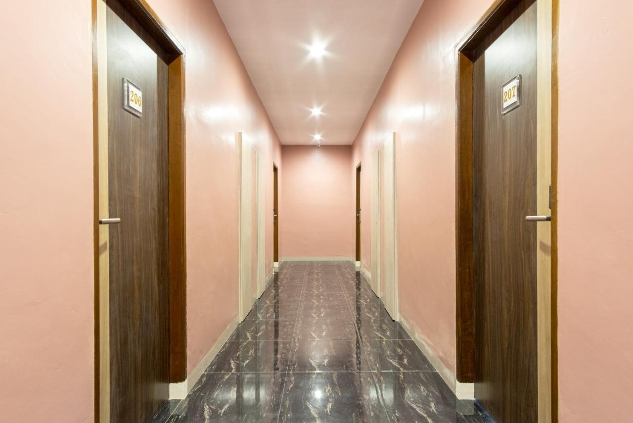 OYO 727 Merlion Hotel Medan Buitenkant foto