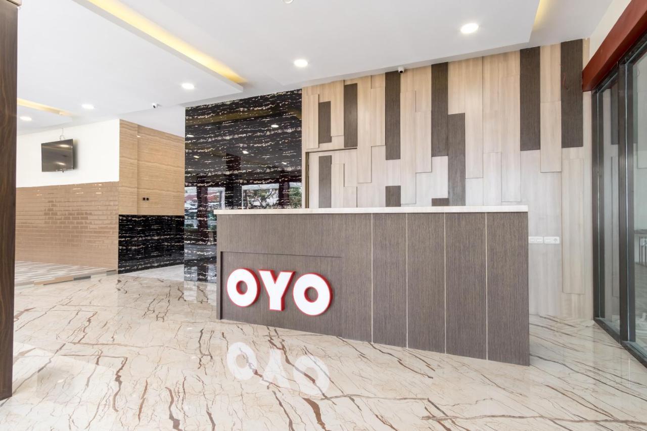 OYO 727 Merlion Hotel Medan Buitenkant foto