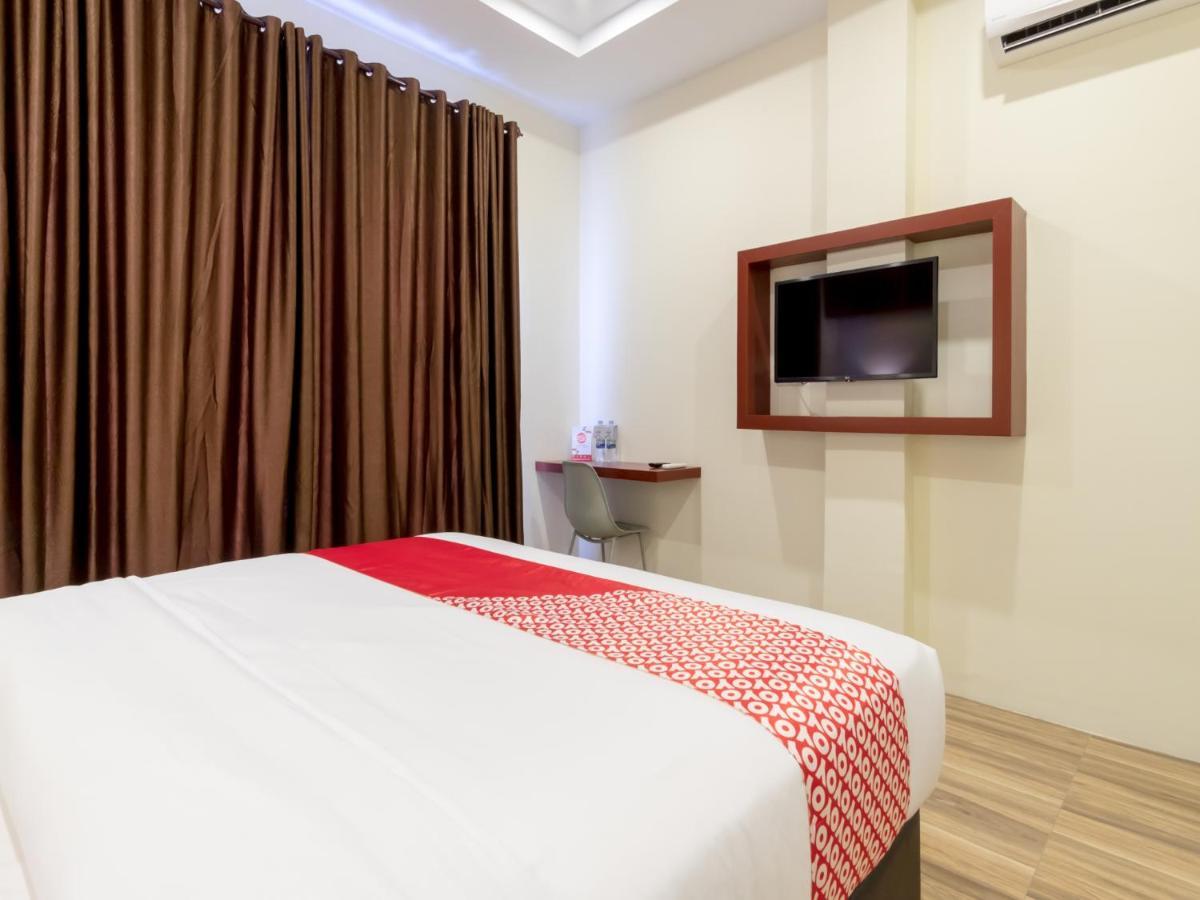 OYO 727 Merlion Hotel Medan Buitenkant foto