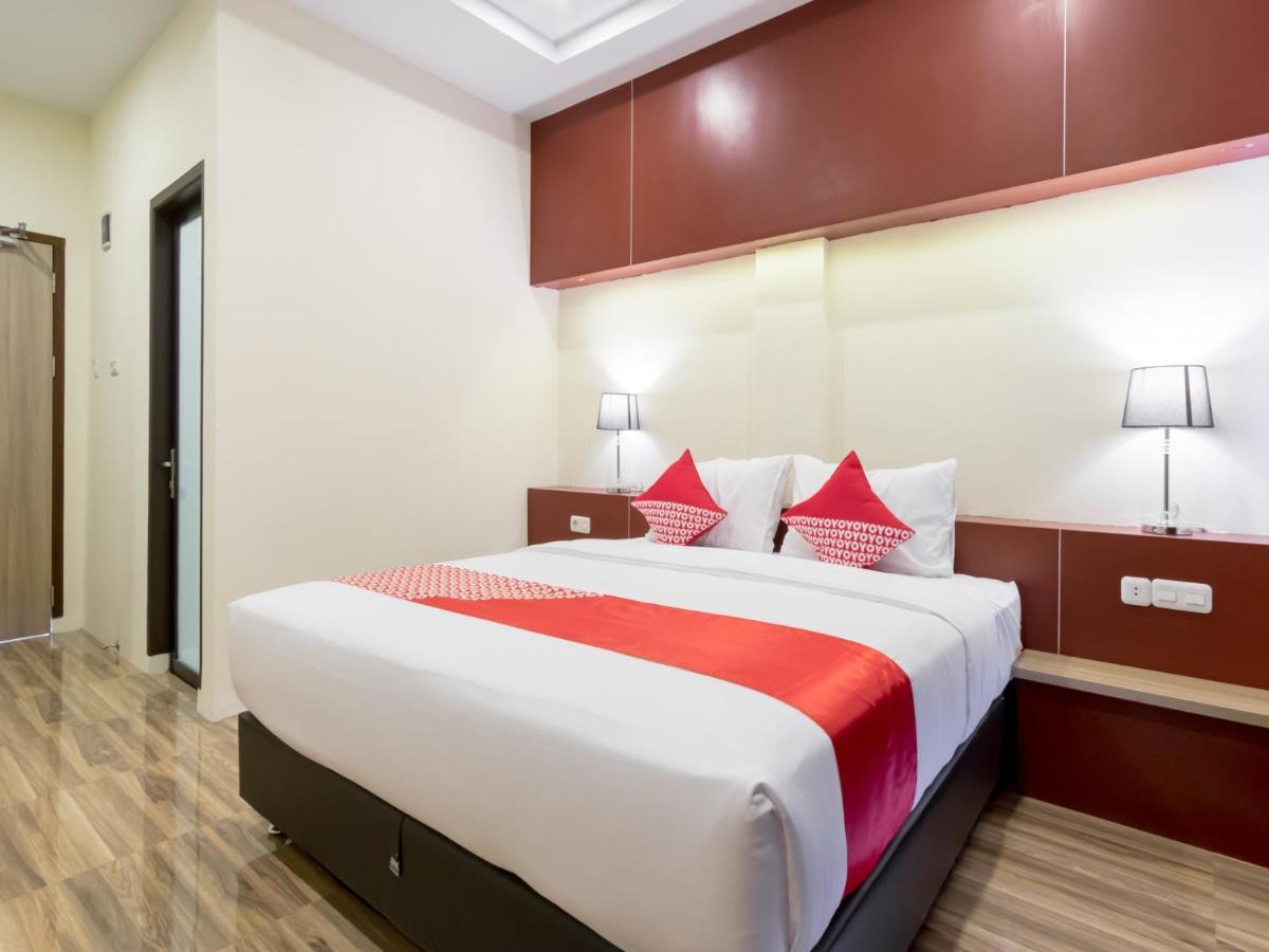 OYO 727 Merlion Hotel Medan Buitenkant foto