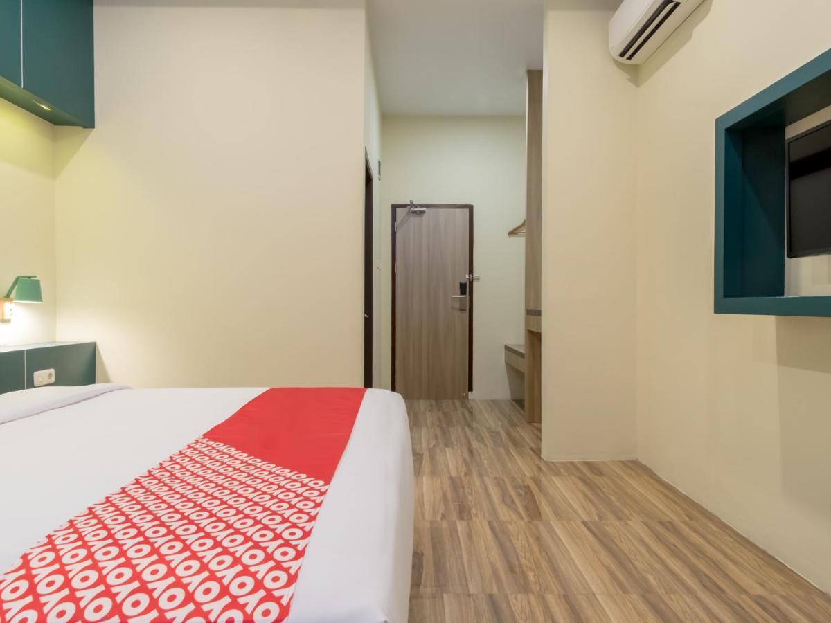 OYO 727 Merlion Hotel Medan Buitenkant foto