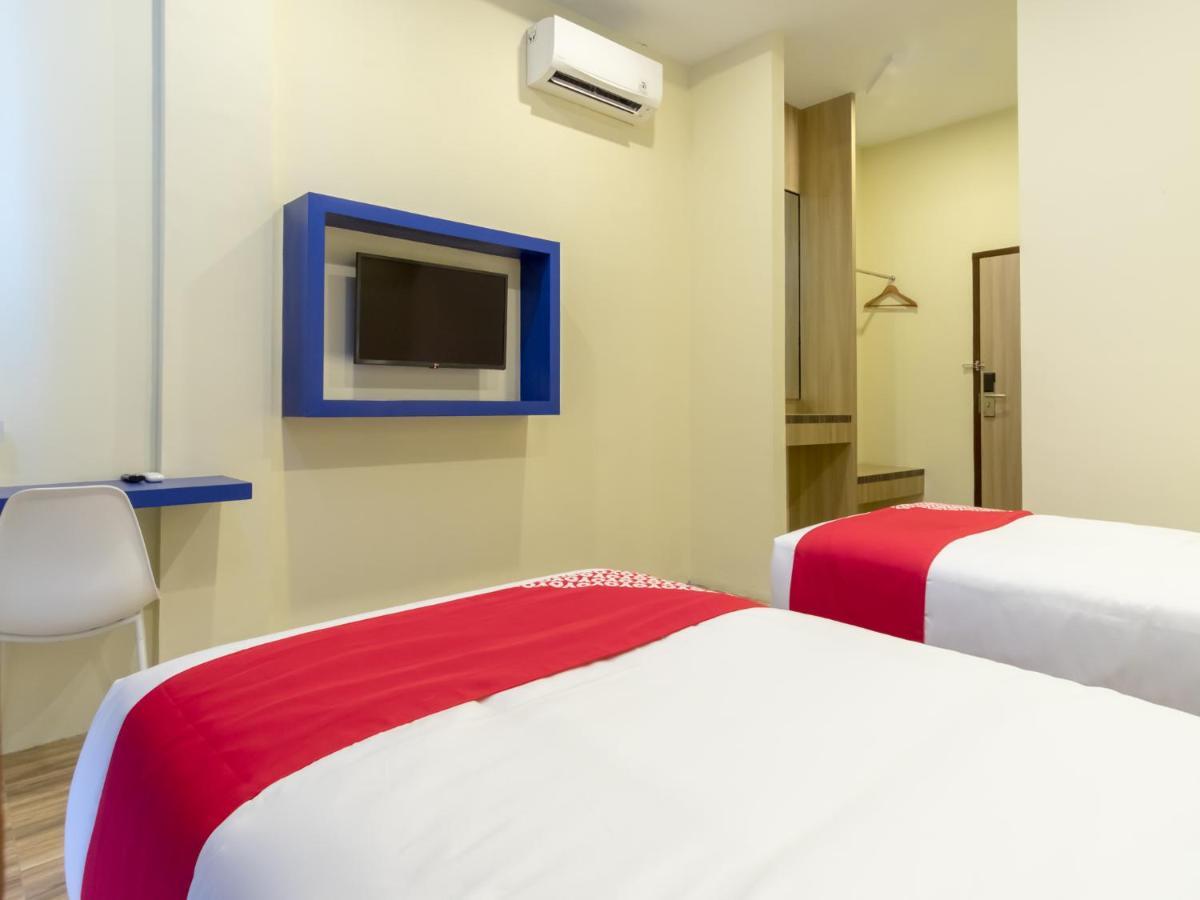 OYO 727 Merlion Hotel Medan Buitenkant foto