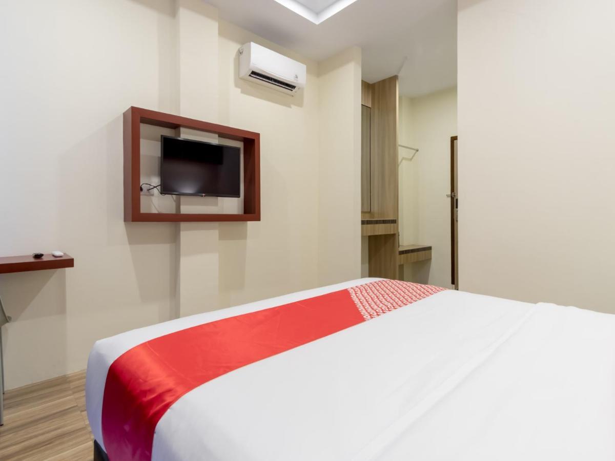 OYO 727 Merlion Hotel Medan Buitenkant foto