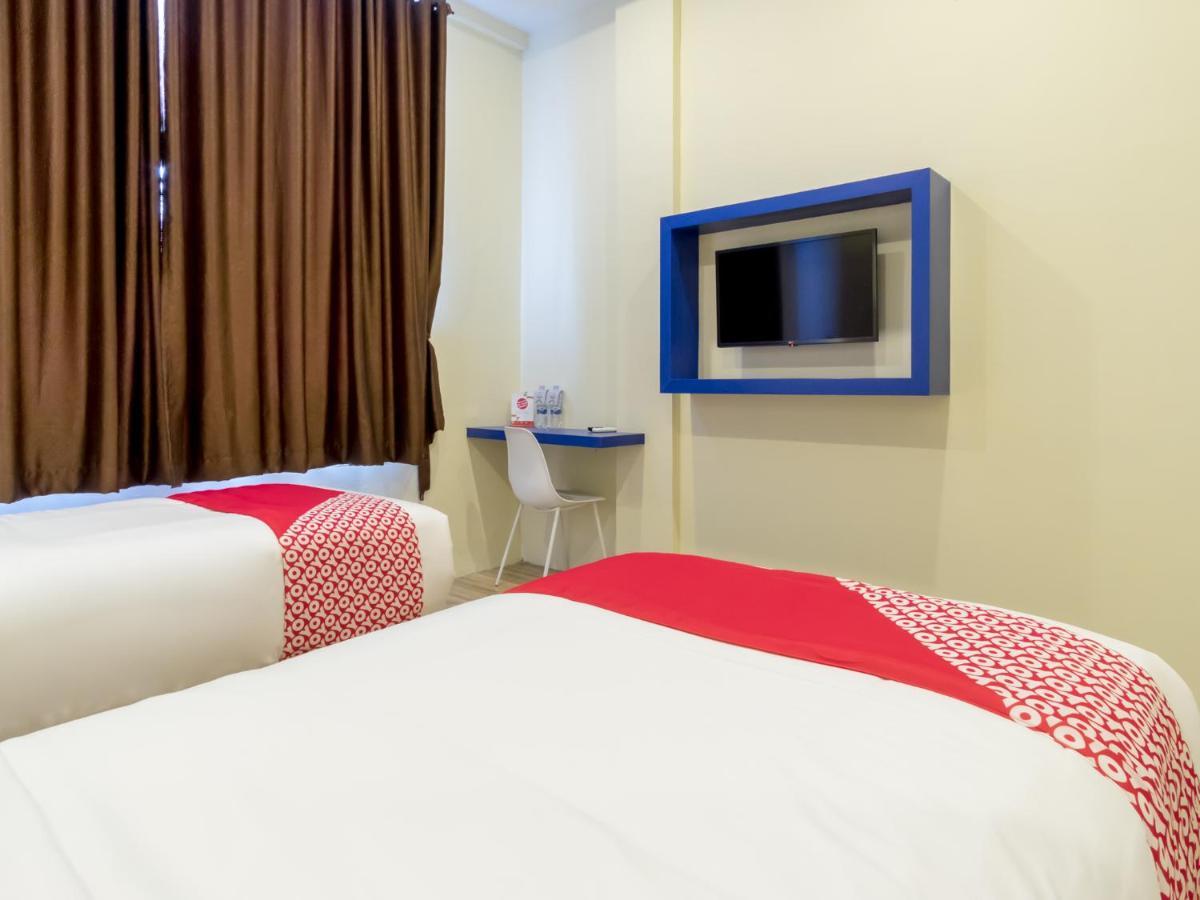 OYO 727 Merlion Hotel Medan Buitenkant foto