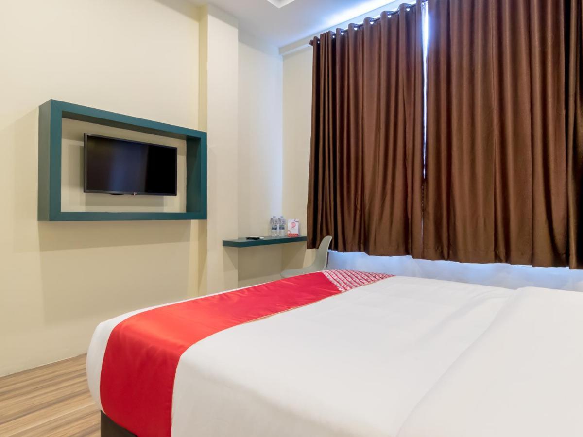 OYO 727 Merlion Hotel Medan Buitenkant foto