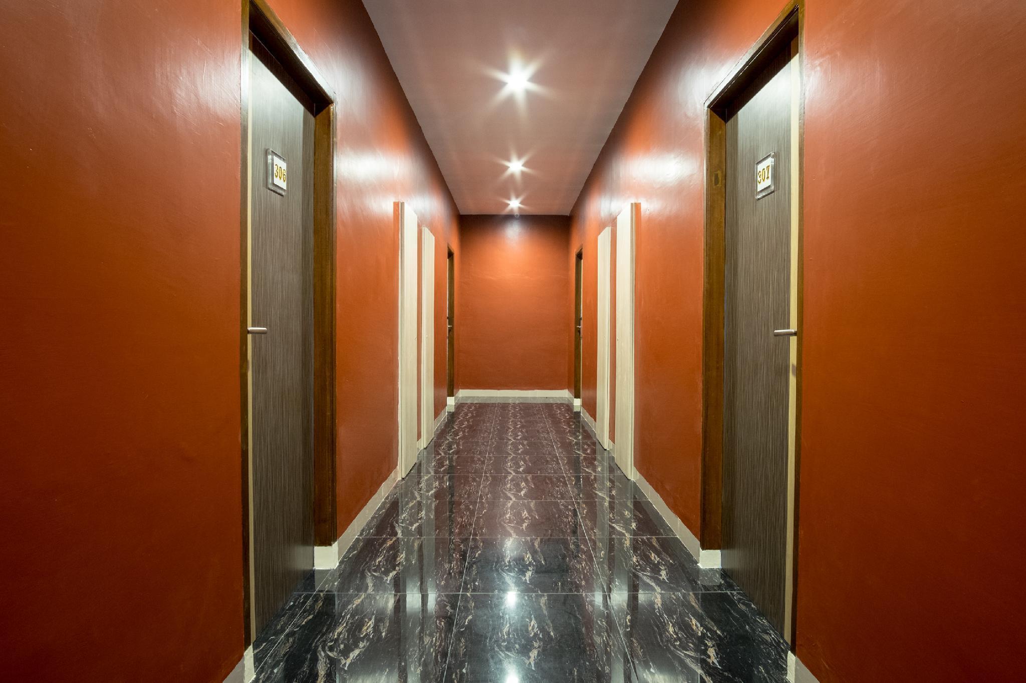 OYO 727 Merlion Hotel Medan Buitenkant foto