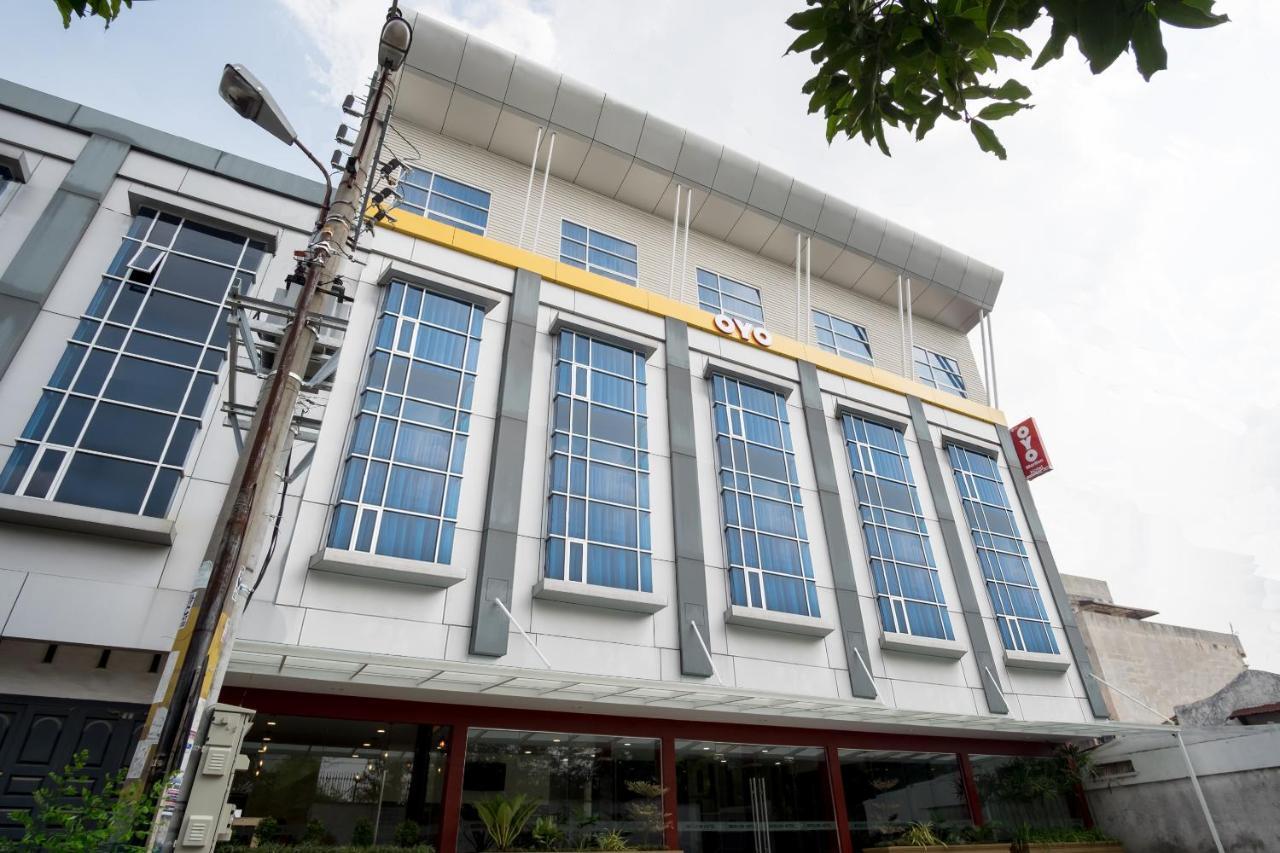 OYO 727 Merlion Hotel Medan Buitenkant foto